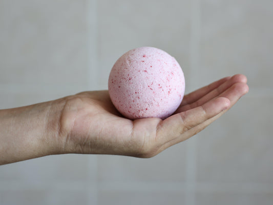 Strawberry Deluxe Bath Bomb - Brielle Collective