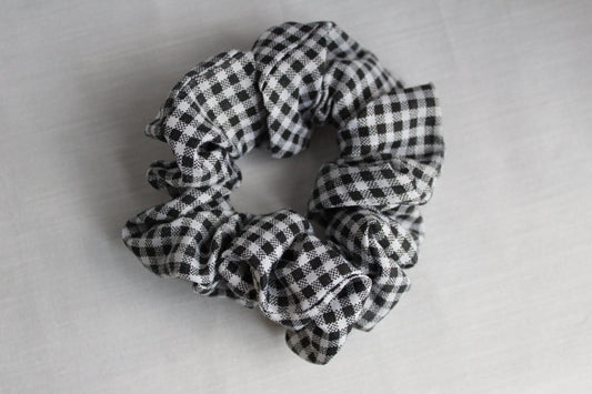 Black & White Checkered Scrunchie - Brielle Collective